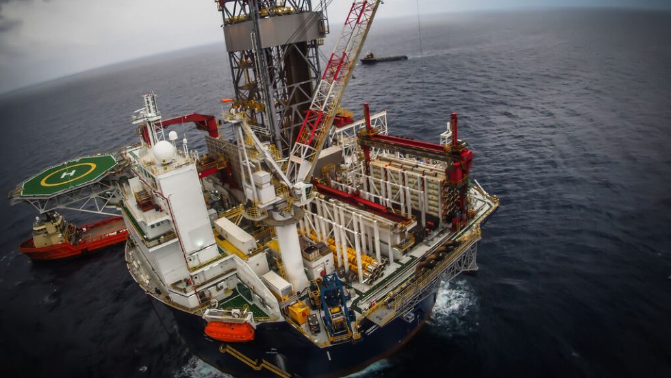 sea oil rig